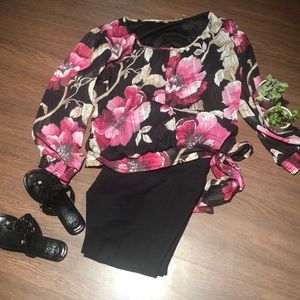 👗Host Pick👗 Floral-print blouse